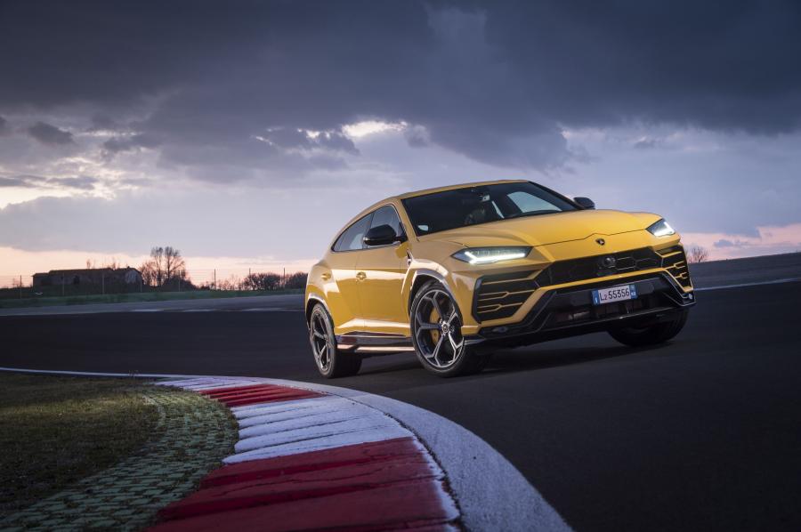  Lamborghini Urus Shiny Black Package 2018 года  (фото 25 из 40)